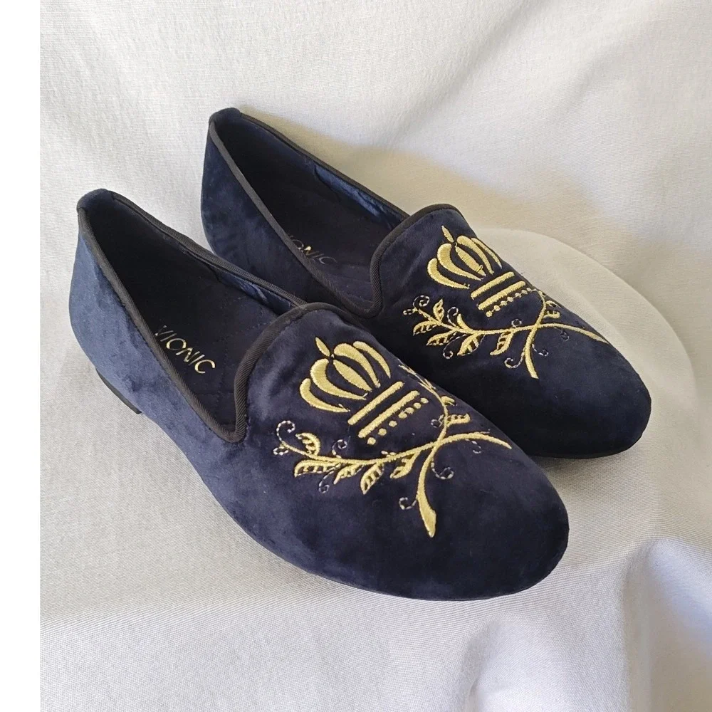 Vionic Romi Loafer Smoking Slippers Navy Blue Velvet Gold Embroidered Crest  8.5